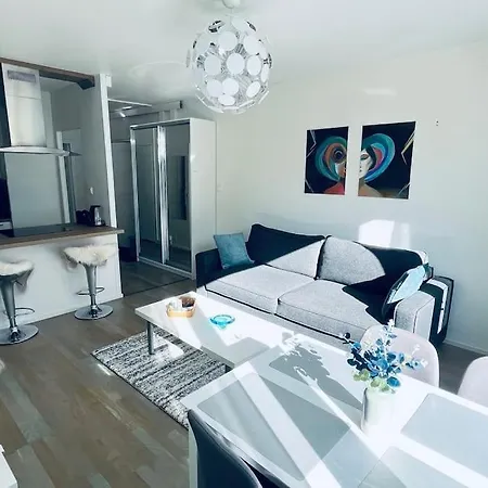 아파트 Urban Retreat By Sujukoto - 650m To Market Square 투르쿠